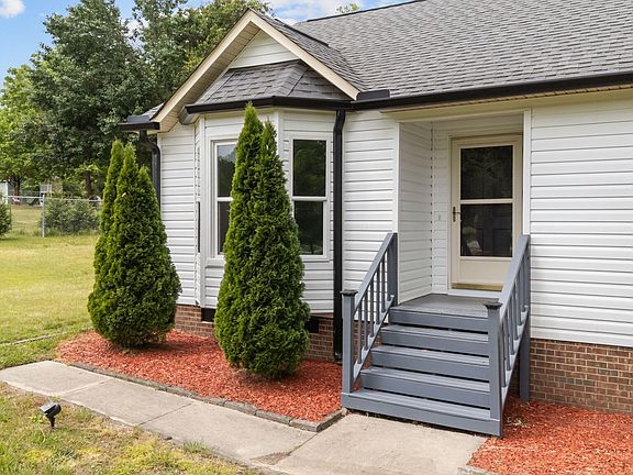 3rd image of 127 Riders Ridge Ln