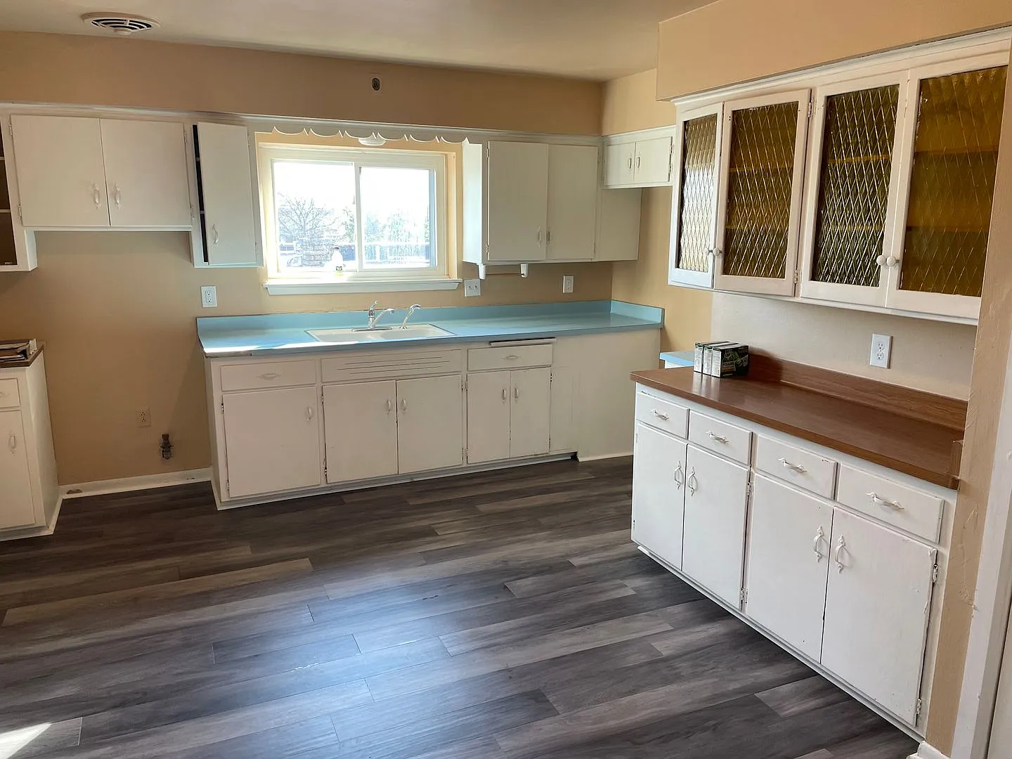 6813 W Hampton Ave. — Photo 2