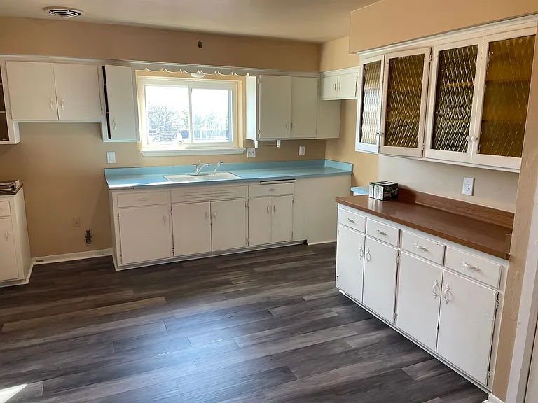 6813 W Hampton Ave. — Photo 2