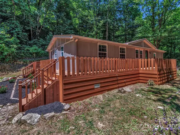 121 Creekwood Cove Rd, Fairview, NC 28730