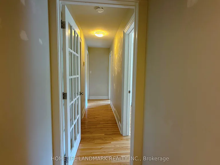 2062 Glenforest Cres — Photo 8
