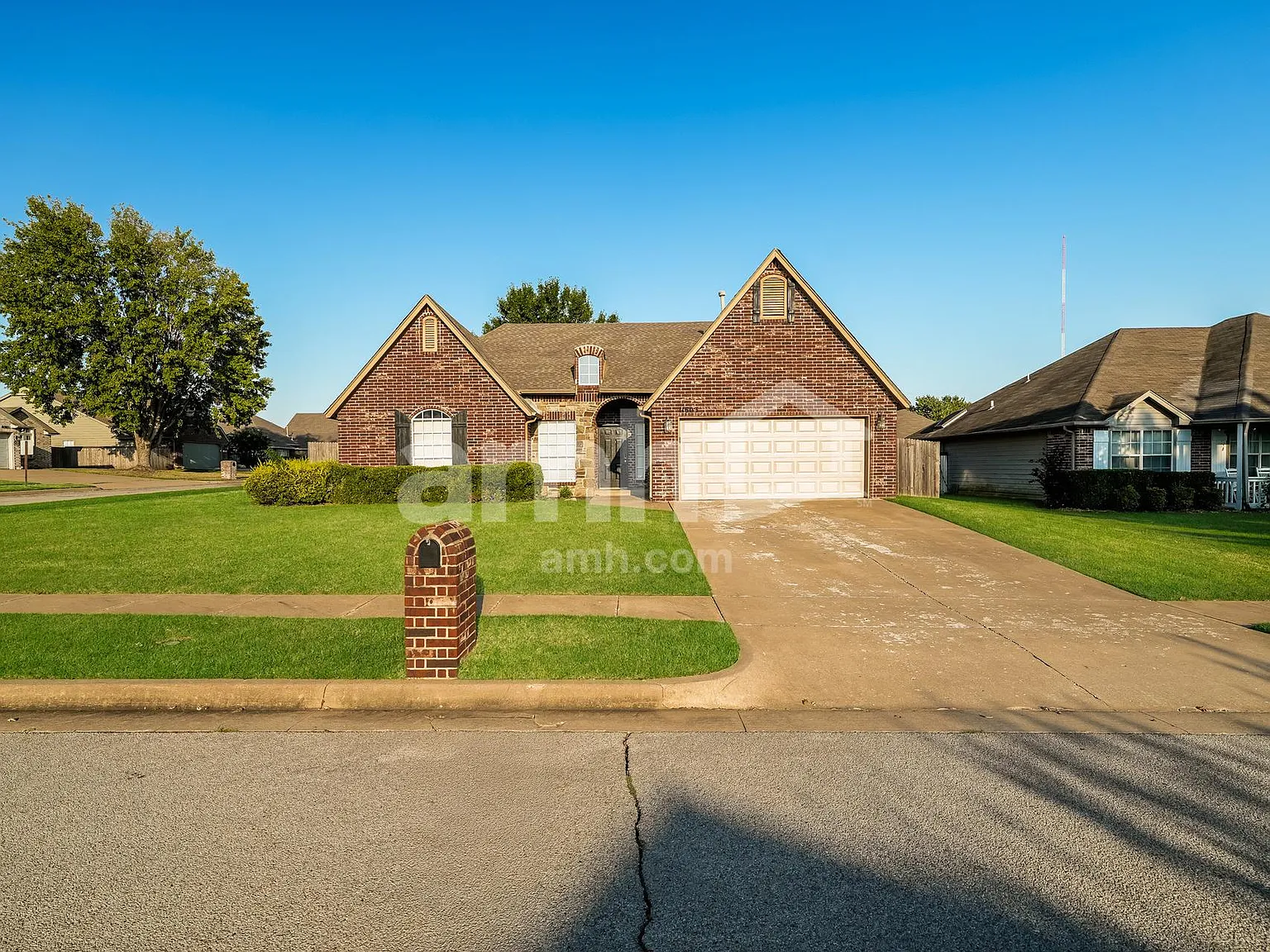 3 bed, 2.0 bath, 1620 sqft, $1,870 — Photo 1