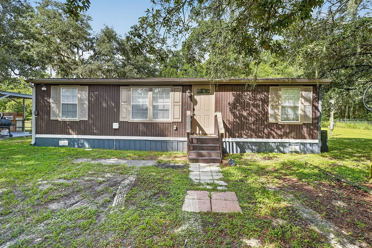 3 bed, 1040 sqft, $1,900 — Photo 1