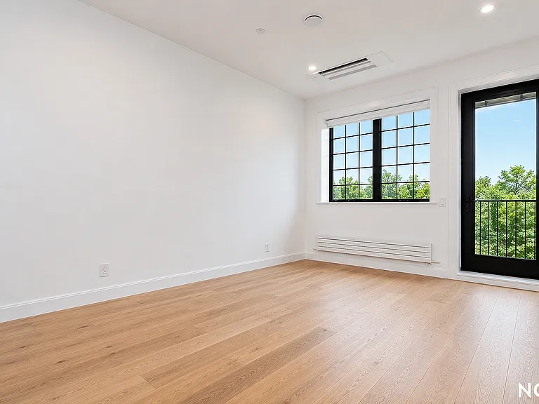 166 Eckford St #4 — Photo 4