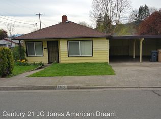 1202 NE 9th St, Grants Pass, OR 97526