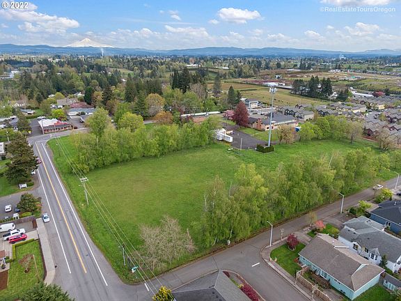 4th image of 1335 SE 282nd Ave