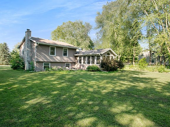3rd image of 702 Bylsma Dr NW