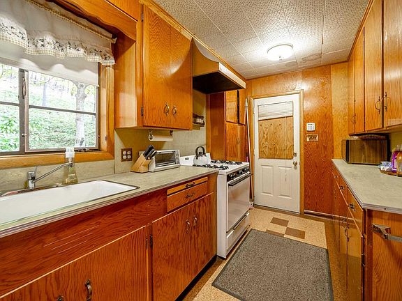 2nd image of 22615 Tamarack Dr