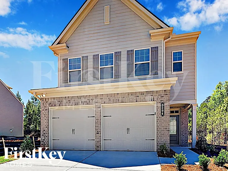 3204 Baylor Cir — Photo 1
