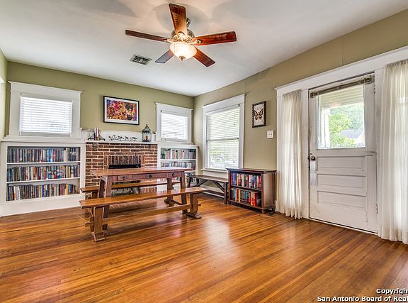 5th image of 334 E Craig Pl