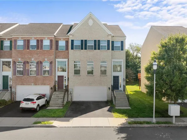 2043 Huntington Ln, Easton, PA 18040