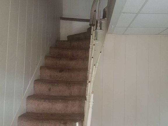 3rd image of 504 Bear St