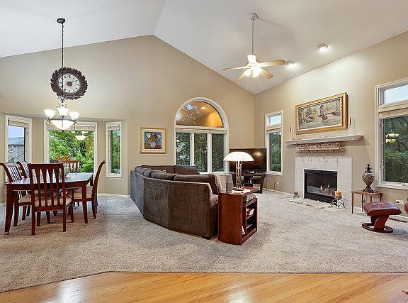3rd image of 11130 Stoneridge Dr