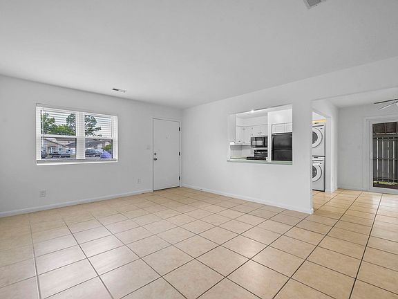 4th image of 1300 Turkey Ridge Rd. #A