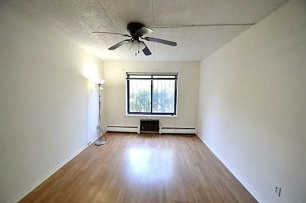 Rented by E Realty International Corp | media 10