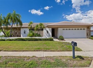 3104 Bluffs Dr, Largo, FL 33770