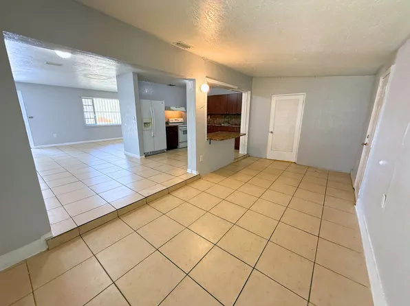 930 NW 176th Ter, Miami Gardens, FL 33169
