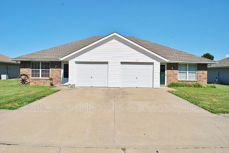 1st image of 209 Amanda Ln