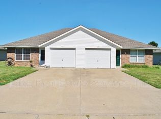 209 Amanda Ln, Grain Valley, MO 64029