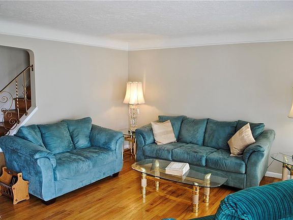 5th image of 26241 Parklane Dr