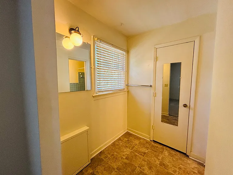 105 Sherwood Ct — Photo 11