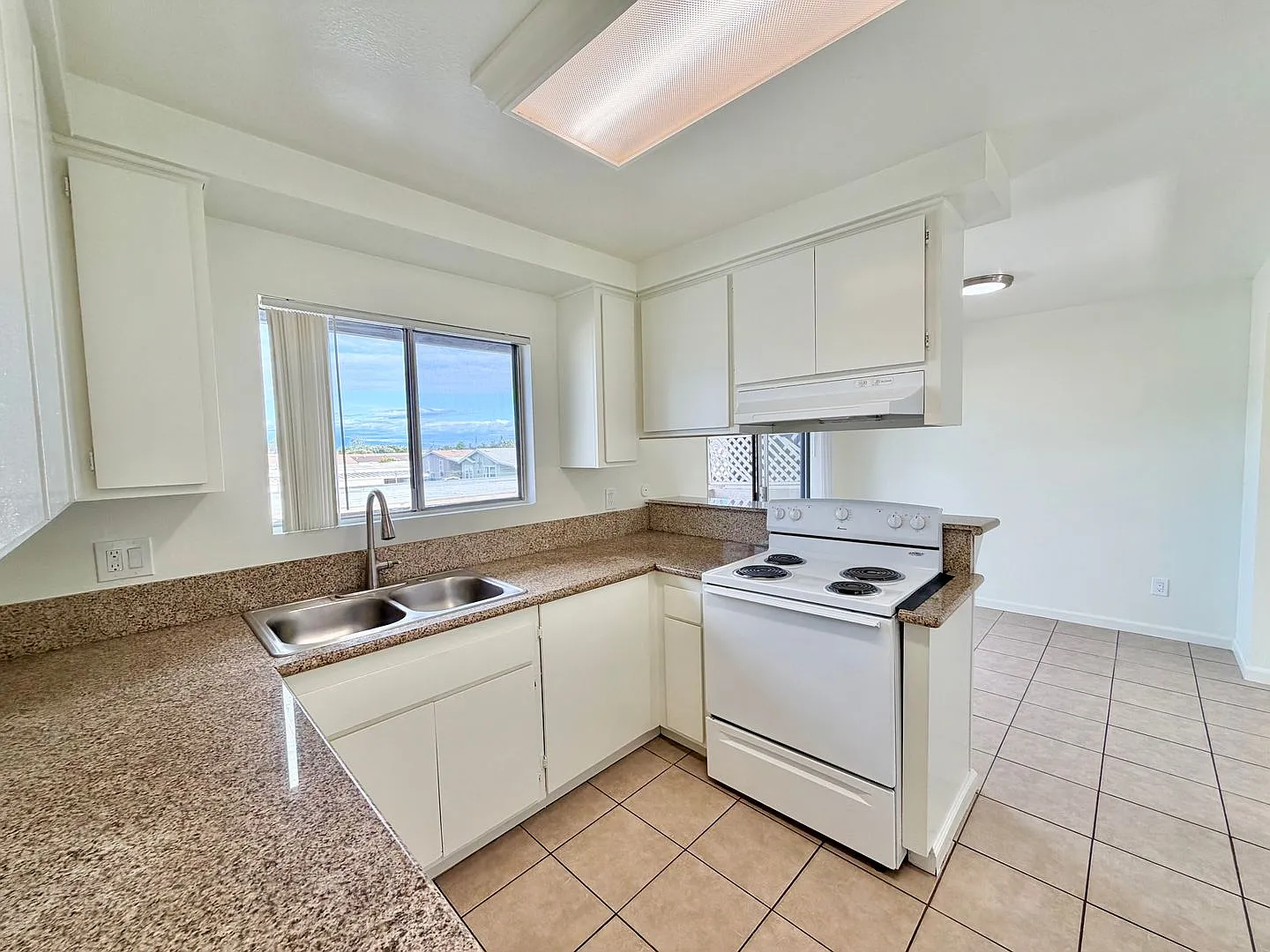 Westgate Villa Apartments — Photo 4