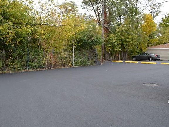 4th image of 10849 S Lloyd Dr #1722434
