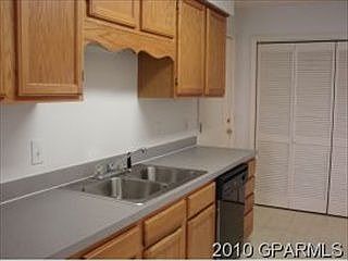 3rd image of 2072 Longview Dr