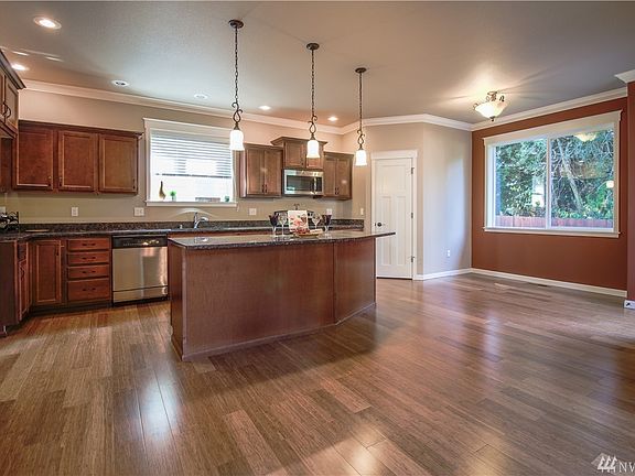 3rd image of 1725 Melinda Ct NE