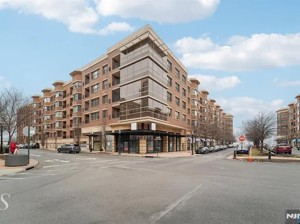 20 Avenue At Port Imperial APT 113, West New York, NJ 07093