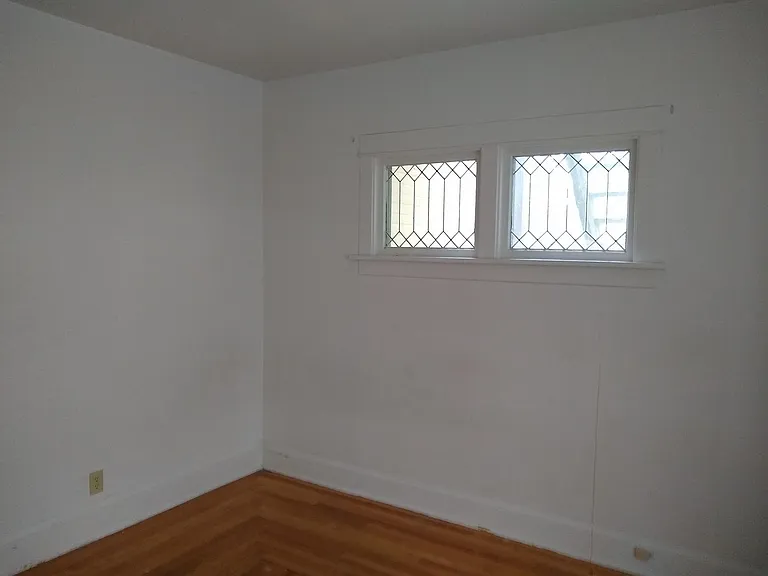 313 Augusta Ave — Photo 12