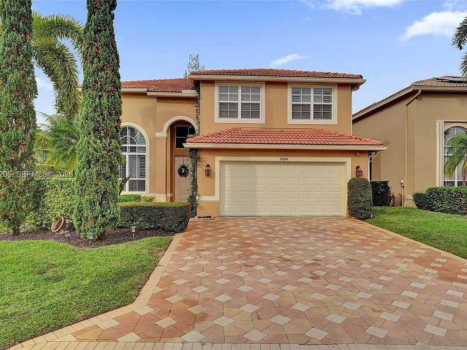 1st image of 7526 Colony Palm Dr