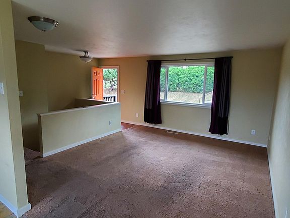 4th image of 607 Whitaker Dr