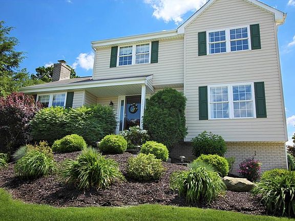 3rd image of 121 Bayberry Ln