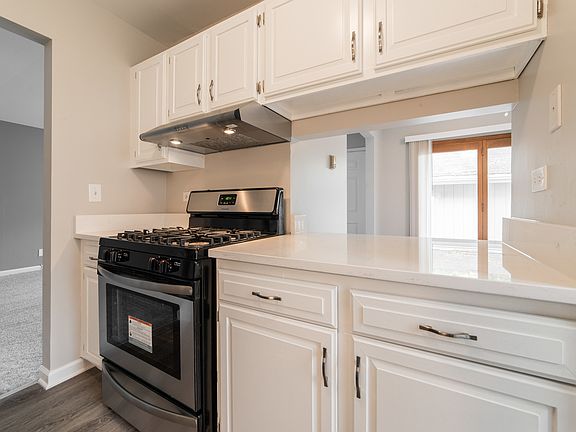 4th image of 238 Driftwood Ln