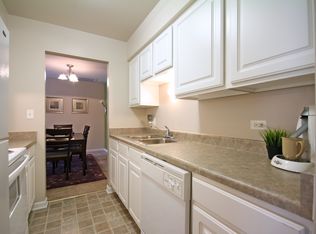 2200 S Butterfield Rd #H-110, Mundelein, IL 60060