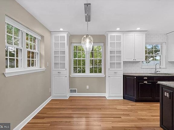 4th image of 3256 Holly Hill Dr