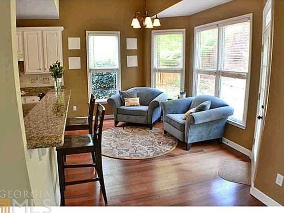 4th image of 3610 Hampstead Ct NW