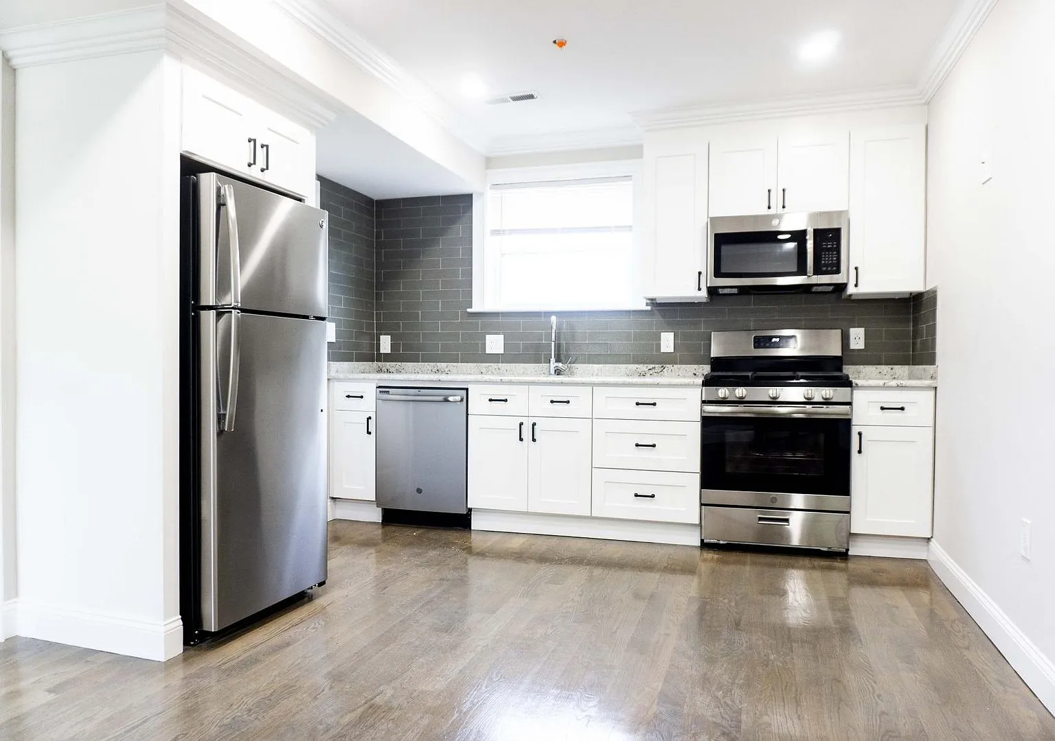 Charming 2 Bedroom -No Broker Fees — Photo 1