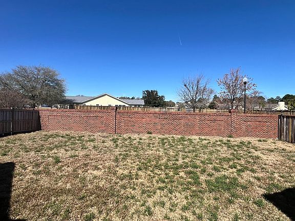 4th image of 724 Royal Bonnet Dr