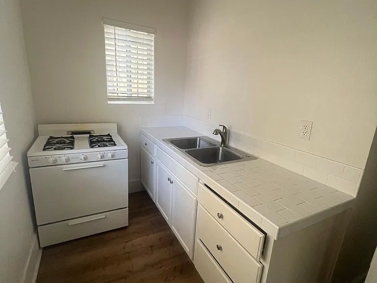 1927 Bonsallo Ave #3 — Photo 21