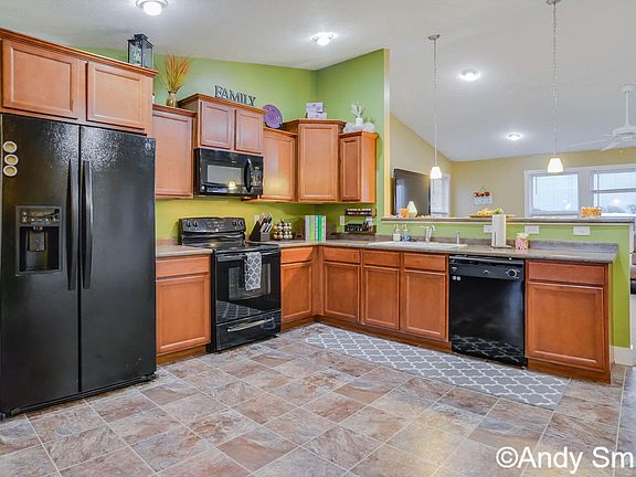 4th image of 1840 Greenview Ct