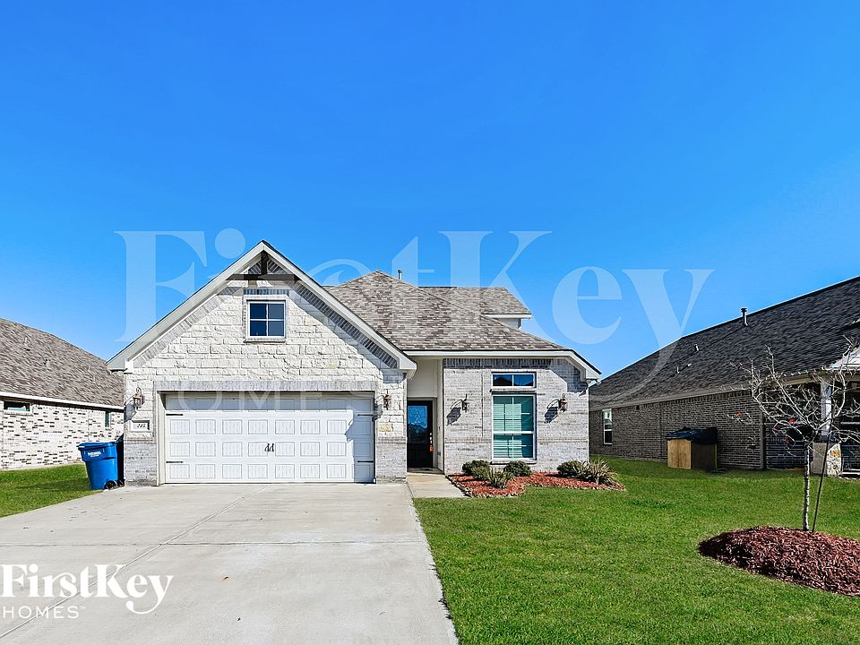 1st image of 215 Brazos Dr