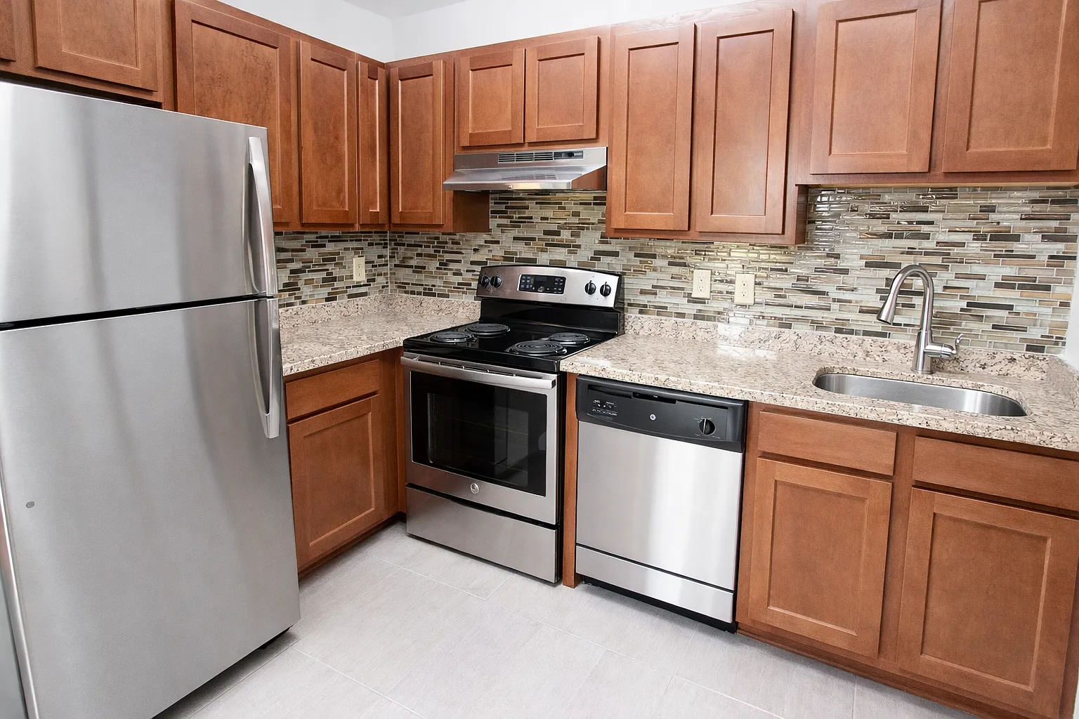 3 bed, 1000 sqft, $1,699 — Photo 3