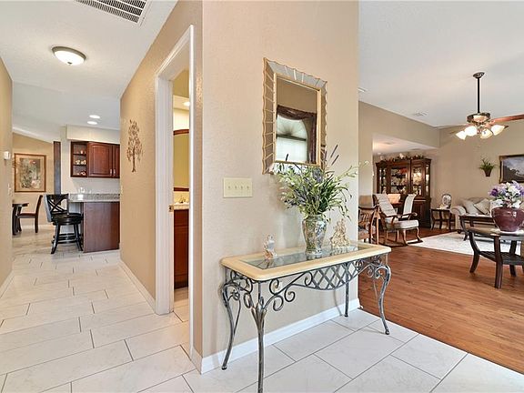 3rd image of 2522 Lake Front Dr