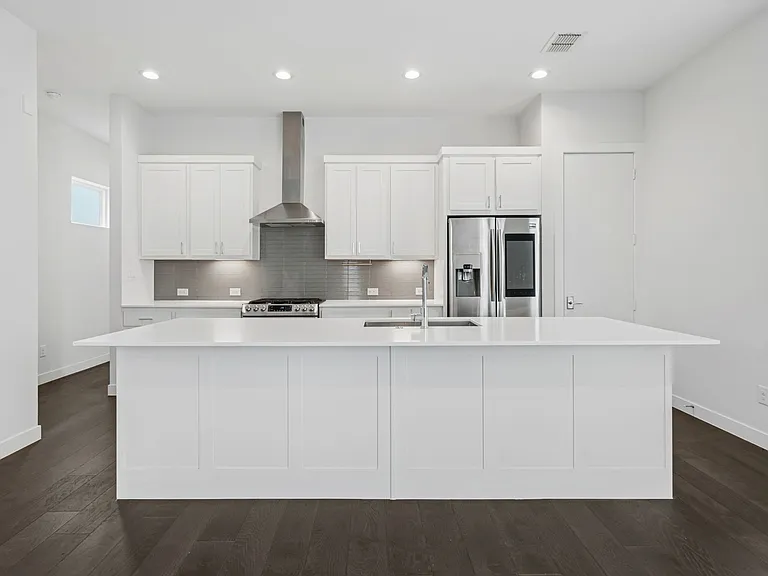 1518 N Carroll Ave — Photo 13