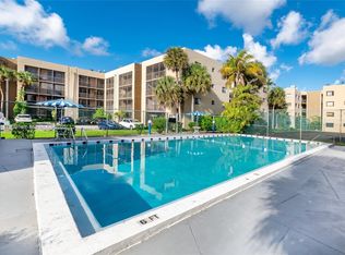 Fox Chase, Miami, FL 33126