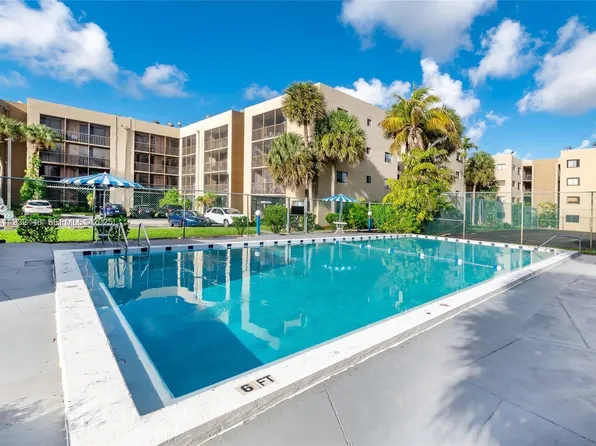 8625 NW 8th St APT 401, Miami, FL 33126