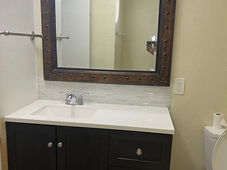 2403 W Acacia Ave — Photo 7