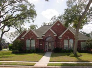 116 Arrowhead Dr, Lake Jackson, TX 77566